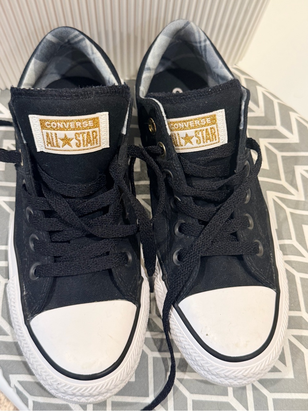 Converse Women’s All Star Low Top Sneakers in Black/White Size 7